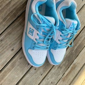 DC Shoes Cure White/Carolina Blue Men’s size 8